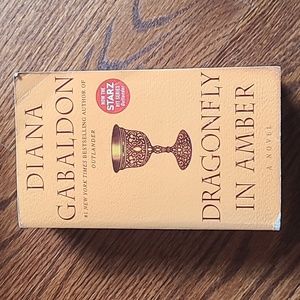 Book-Dragonfly in Amber by Diana Gabaldon